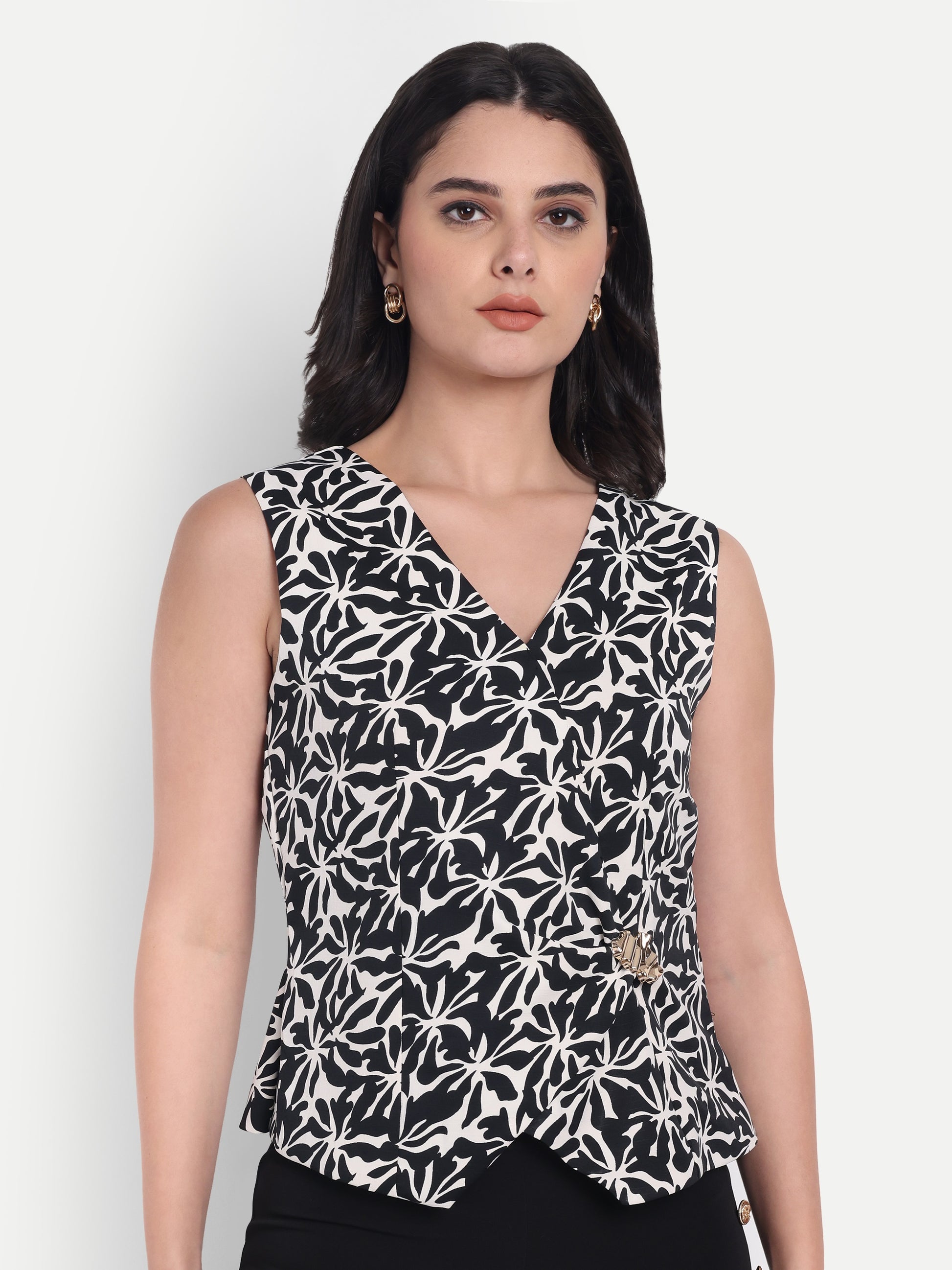 Black printed waistcoat with gold applique - essener.