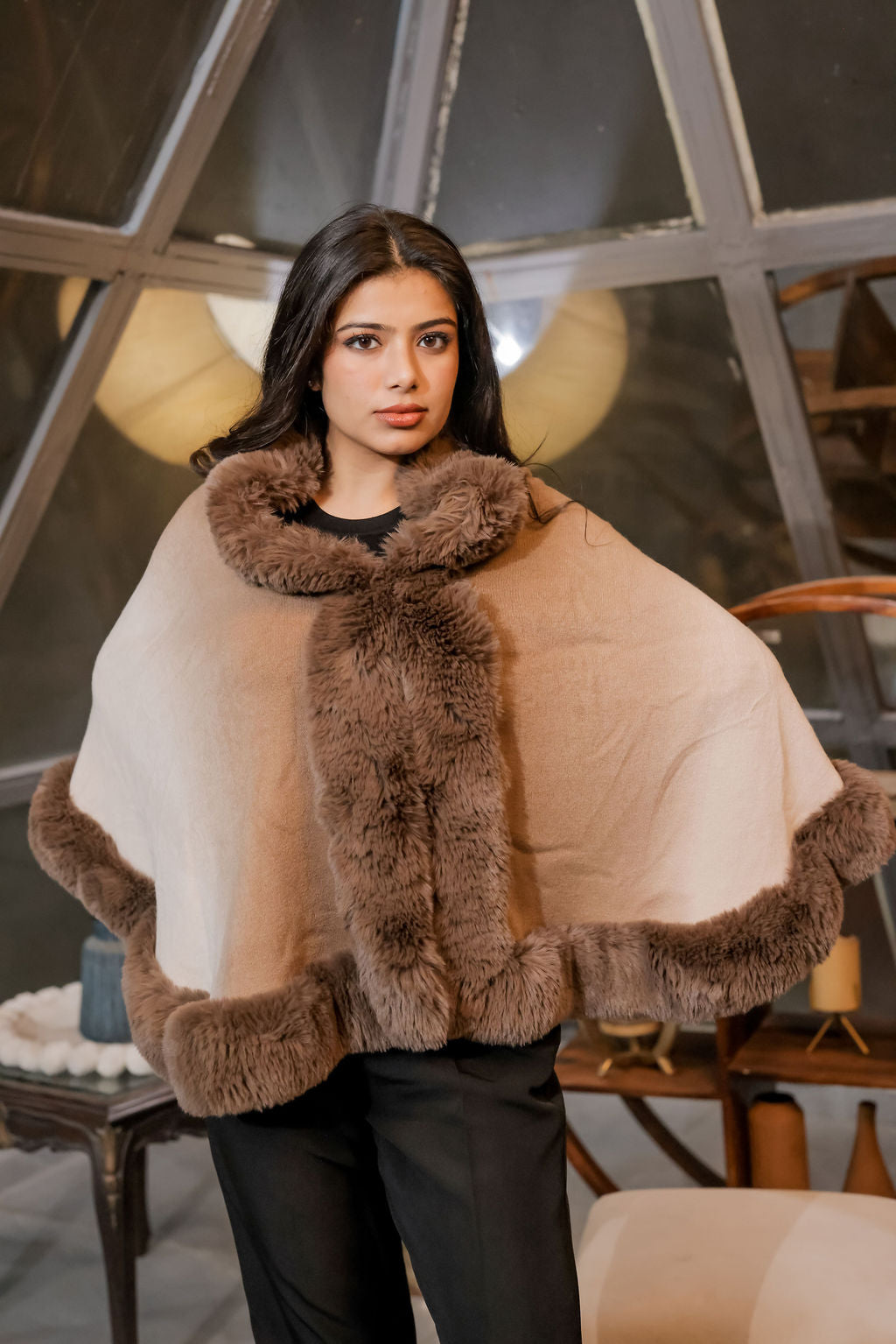 Cream ombre stall with fur detailing	ESWWS0002-CRMFR